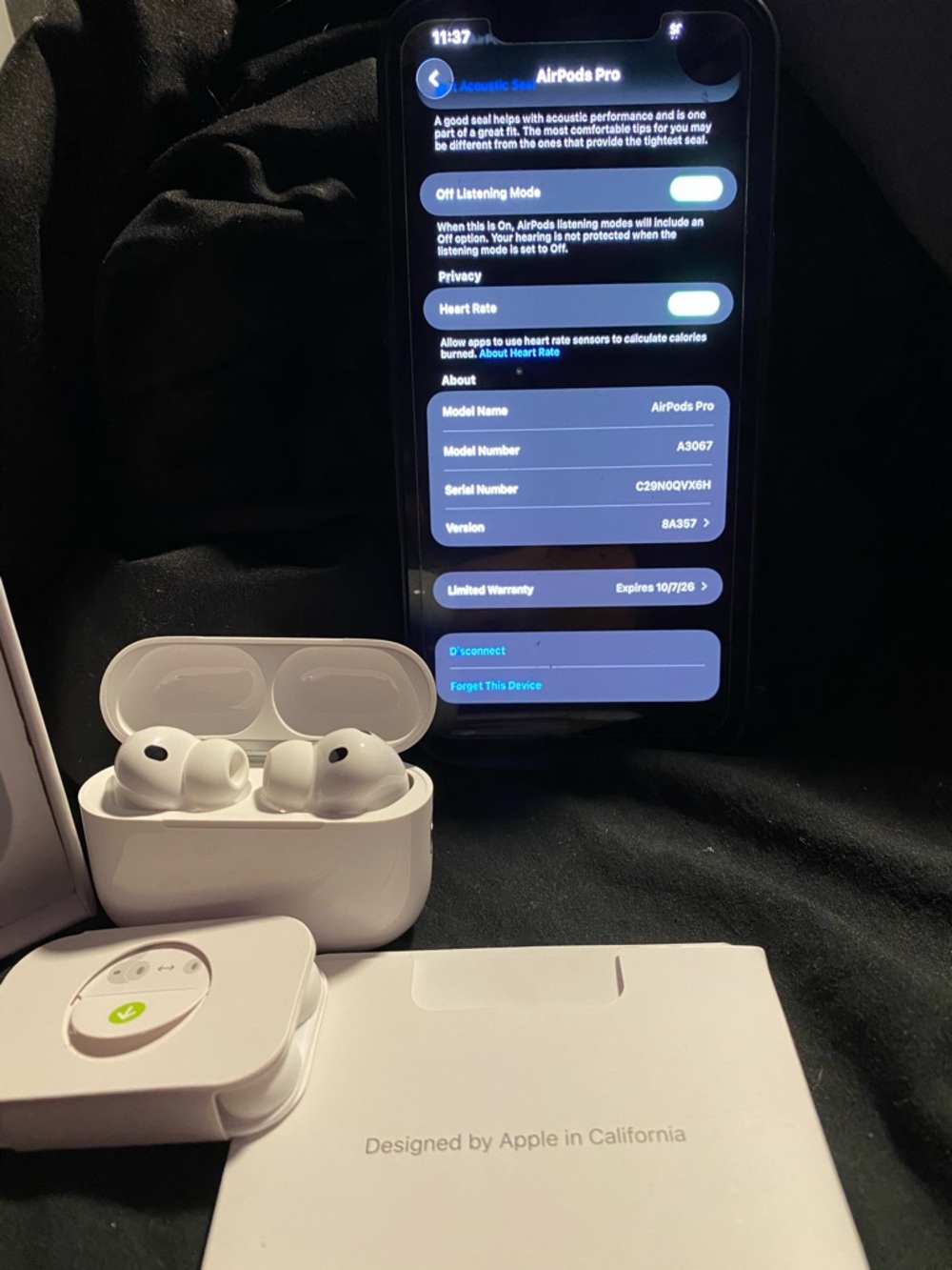 🎵Apple AirPods Pro in White with Charging Case🎵
